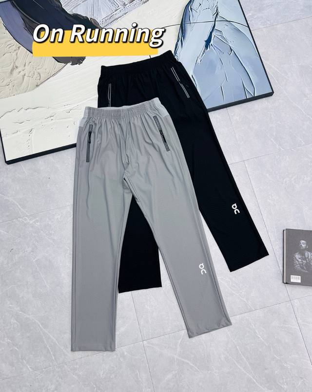 On Running昂跑网眼拼接男士冰丝裤。 冰丝面料，一上身就像被山间清泉轻抚，凉意瞬间袭来，迅速带走体表热量。其导热效率是普通面料的5-7倍，让你从燥热中解