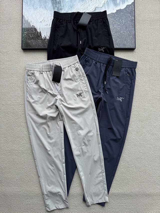 2025款Arc'teryx 始祖鸟夏季冰丝弹力速干 此款裤子非常百搭，弹力腰围，加宽加厚腰头！收口设计！ 3D立体工艺剪裁 上身凸显身材 ！ 优选冰丝四面弹面