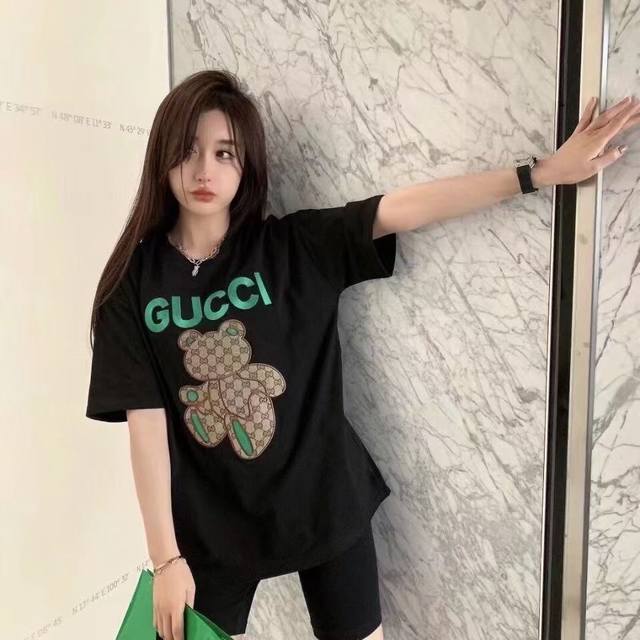 新款上新 独家爆款来袭2025最高版本Gucci绿熊贴布刺绣字母印花男女同款X短袖宽松圆领T恤 绿熊元素！ 250克、32支双纱纯棉面料 + 印花+ 进口机器刺