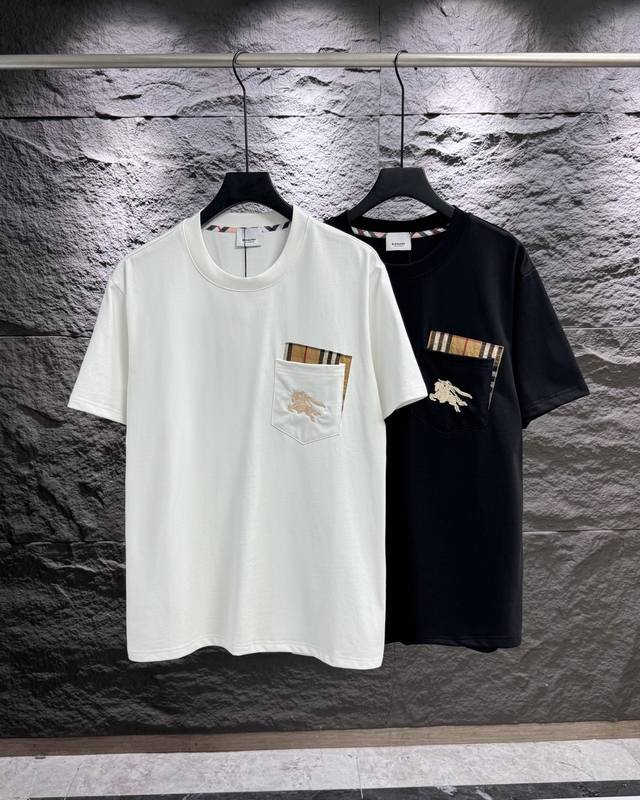 高品质 Burberry 巴宝莉战马刺绣口袋款新款T桖！ 25Ss夏季新品，B家战马标识性刺绣口袋重叠拼色，采用百灵达万针刺绣，饱满有型，最新配色！ 采用32支
