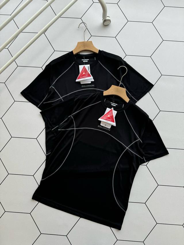 Salomon萨洛蒙 Radiant Ss Tee M Outdoor系列 户外圆领休闲舒适短袖T恤 ！ 速干透气面料，轻盈有型！全身明线设计，线条感十足，非常