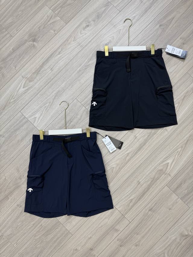 丶上新 迪桑特工装短裤 细节图 Descente 迪桑特25年两色夏季城市机能户外城市通勤系列运动腰带工装短裤~ 2025年夏季醉新款 户外3D立体剪裁，裤子上