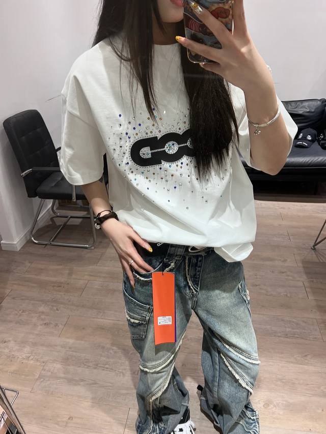 丶上新 Good圆领T恤 上身图 Goodbrand2025Ss假日缤纷糖果宝石高级感印花Good短袖衬衫 颜色： 白色-黑色 尺码M-L- Xl 胸围 衣长