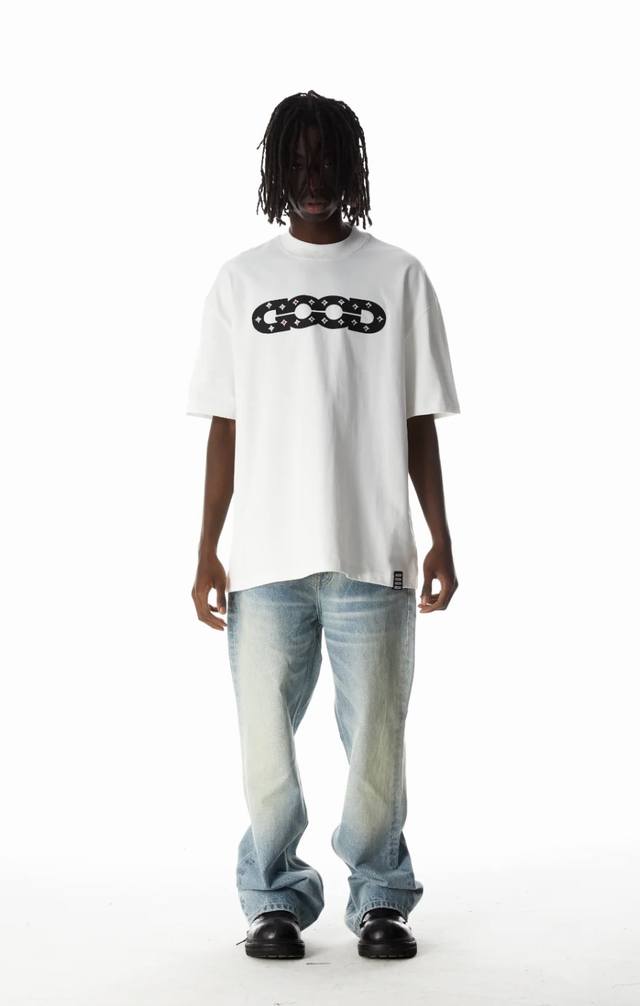 丶上新 Good圆领T恤 上身图 Goodbrand25春夏Diamonds镂空Logo贴钻短袖衬衫纯棉印花Good短袖 颜色： 白色-黑色 尺码M-L- Xl