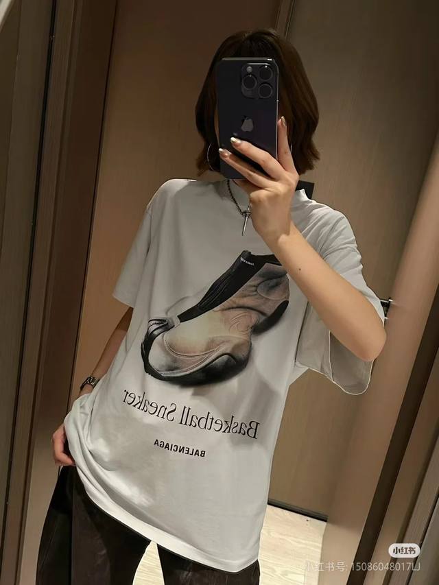 供 Balenciaga巴黎世家25夏季新品Basketball Sneaker 印花球鞋短袖T恤 25Ss Basketball Sneaker 的印花Tee