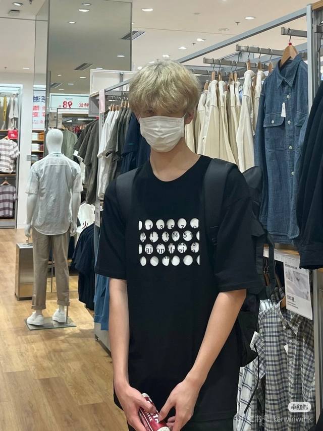 供 Maison Margiela 马吉拉Mm6夏季 镂空圆圈数字Logo印花字母短袖 T恤 男女情侣款 镂空贴布效果 短袖的底衫是 %纯棉亲肤透气 定织定染同