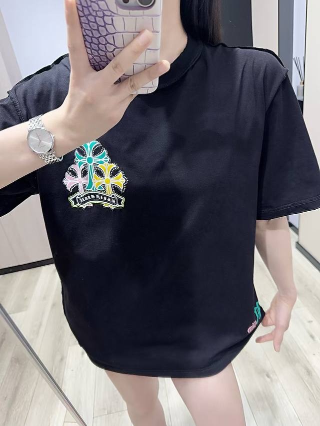 Chrome Hearts 克罗心Ch前后十字架彩色印花高温烫钻圆领短袖T恤 反做工艺 款号：2567 6392 颜色：黑色 尺码：Sml S码80-95斤 M