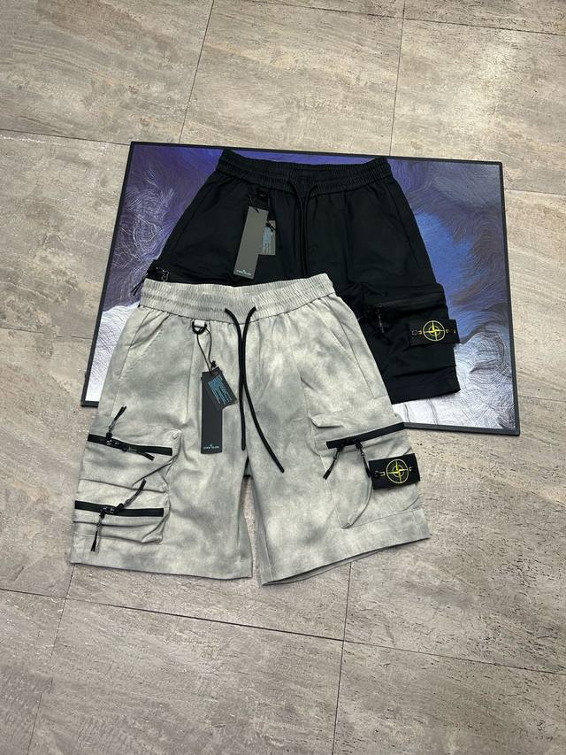 Stone Island 石头岛25Ss新品工装机能风大口袋徽章Logo百搭休闲短裤，高街风十足，经典百搭永不过时，夏季出行必备百搭短裤 夏季必备上身舒适透气不