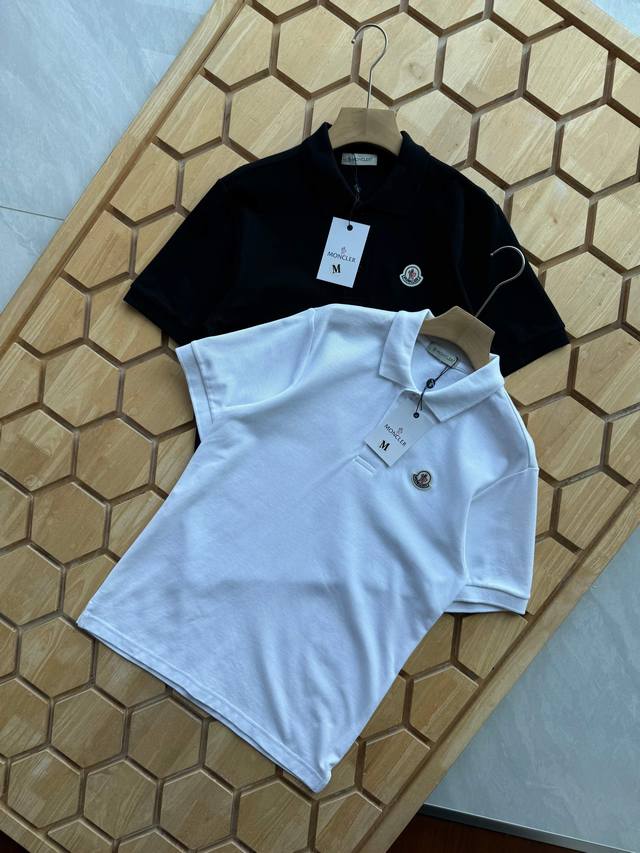 蒙口经典基础款胸前刺绣小Logo短袖Polo衫，夏季Polo衫短袖，商务休闲简约风，上身帅气百搭，夏季出行穿搭必备百搭奢潮单品 甄选弹力棉质双纱珠地面料 上身舒