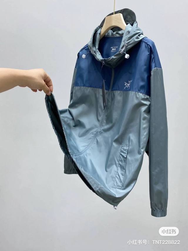 2025新款Arc‘Teryx 始祖鸟 情侣款拼色防晒皮肤衣外套！ 户外通勤的良好选择，轻薄便捷！ 针对跑步运动设计,四面弹透气面料提供运动，舒展性与透气性,