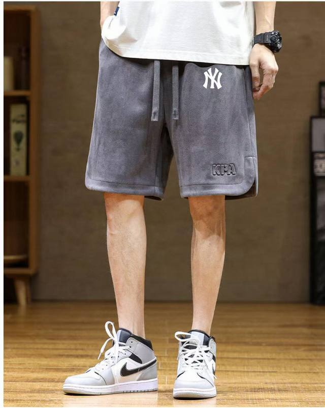 供 Mlb Ny洋基队 夏季工装速干新款百搭锦纶弹力五分裤，休闲户外短裤 男女同款，冰感透气 抗皱面料 的锦纶 10的氨纶， 上身感觉细腻顺滑 ，吸汗透气性好