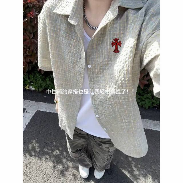 克罗心短袖衬衫衬衣上衣 无论单穿还是内搭短袖长袖都非常看看。胸前贴布刺绣标久洗不变形脱落，版型宽松有型，男女同款。面料质感超级好，上身柔软舒适，潮流设计感强，非