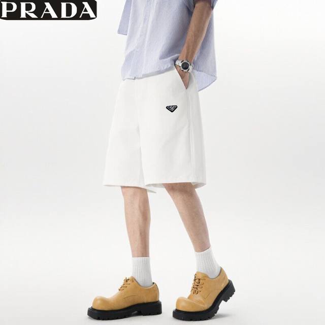 Prada 2025Fw 普拉达夏季新款，男女同款简约休闲百搭白色短裤，男士五分裤！ 普拉达2025年夏季爆款版型 甄选面料 夏日轻薄不闷汗 面料舒适透气有弹性