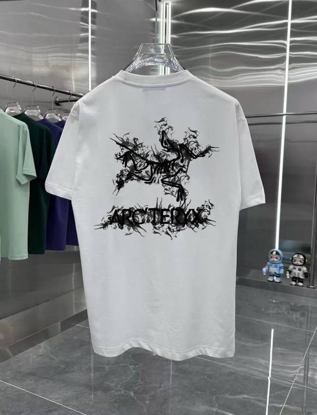 始祖鸟复古情侣 印花短袖T落肩袖 重磅280G精梳棉材质 透气舒适 版型宽松 进口外贸级专柜印花，随意搓洗不褪色不变形。 情侣款 男女同款哦
