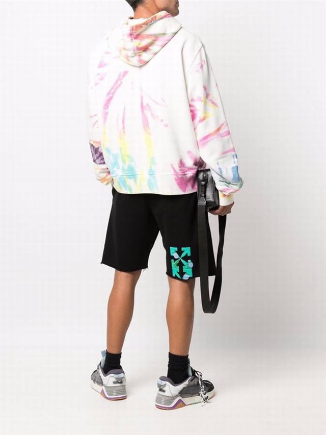 现货： # Ss春夏新品！ 品牌：Off-White 圆球绿箭头款五分裤 短卫裤！ 颜色： 黑色 尺码：Xs-S-M-L 做工： 立体剪裁：一片成型 裆缝采用
