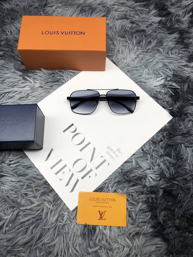 Louis Vuitton路易威登太阳镜顶级最高版本』 重磅来袭通过关系搞到一批海关扣押的Lv墨镜 全球最火的款式之一 可以承载岁月的经典之作 永不过时 独家渠