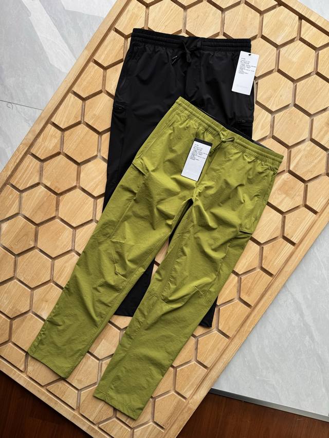 Lululemon Abc 男士长裤 科学剪裁 多场景适配 为动态生活设计的立体剪裁** - **Abc专利结构**：立体裆部+膝部预弯折线，解决传统男裤对髋部
