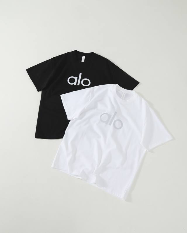 Alo 25Ss最新反光字母印花Logo极简轻奢慵懒风重磅纯棉短袖 情侣款 顶级复刻，原版原包装，当红炸子鸡必备好货跑量来袭，穿搭的尽头是极简，重磅300G精梳