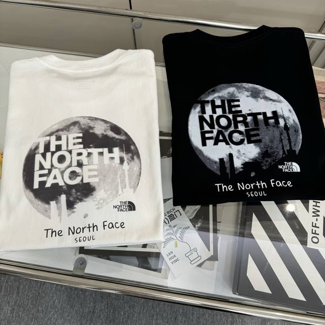 The North Face 北面 25Ss Tnf后背月球印花男女情侣圆领短袖T恤 小红书热门爆款，明星网红同款穿搭，男女日常通勤穿搭必备单品！ 高品质260
