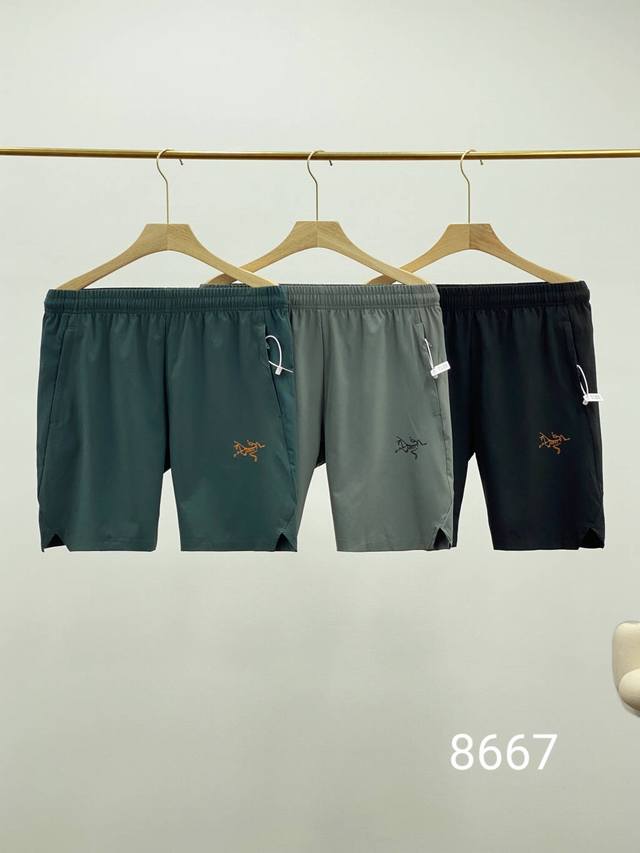 Arc'teryx始祖鸟夏季新品 ！ 男士机能户外与城市休闲于一体的超强男士梭织速干短裤 款号：A'r8667 拿到手就知道有多值了，延续了集运动跑步的专业性能
