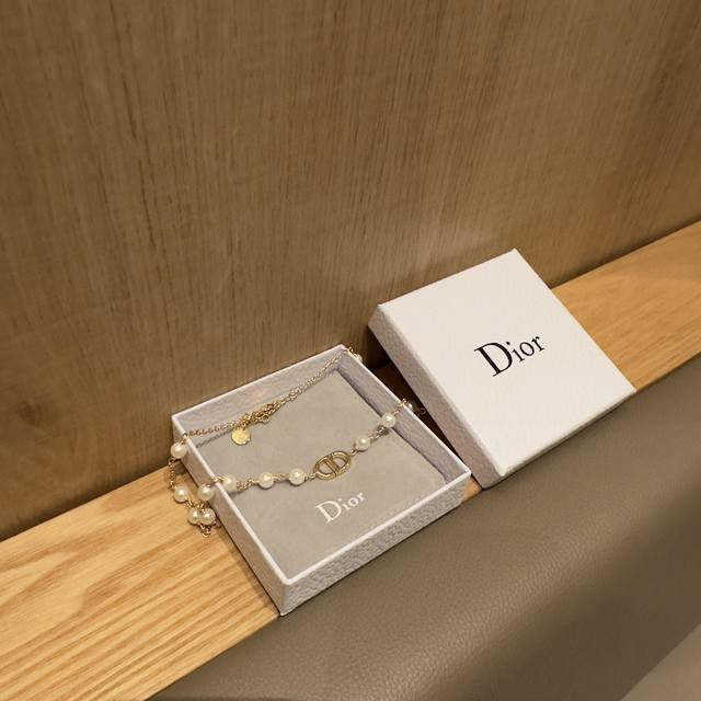 迪奥Cd珍珠项链，优雅击中你的心巴 简约又耐看的款式日常通勤也百搭~上身优雅又温柔，妥妥的精致大小姐配全套包装