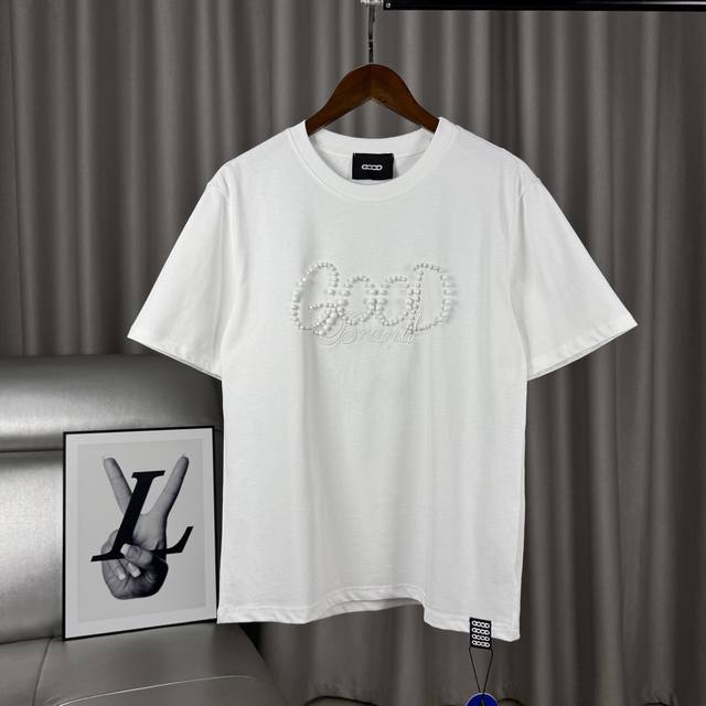 纯色泡珠珍珠刺绣字母Logo圆领短袖范世琦同款重工T恤 -全套1:1定制辅料定制三标Yuan版吊牌Logo包装袋 -面料采用280G纯棉双纱面料，上身柔软舒适，