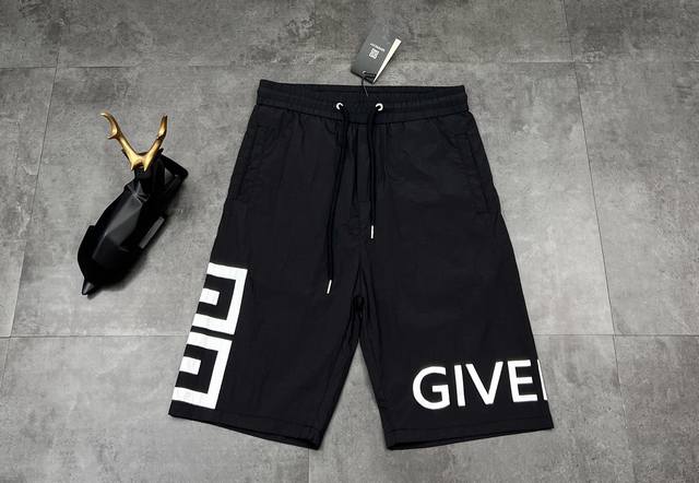 新款短裤上新25Ss夏季新品纪梵希Givenchy短裤｜这条短裤把 高级街头感 玩明白了！ 速干黑科技 轻薄速干面料太绝！运动出汗秒干爽，日常穿透气不闷，梅雨季