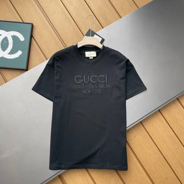 专柜还原顶级复刻版 Gucci 古驰春夏经典刺绣字母男女情侣款宽松短袖T恤 今年最新款胸前经典Logo英文刺绣 面料采用双纱材质面料 肩膀都是双针走线 原版面料