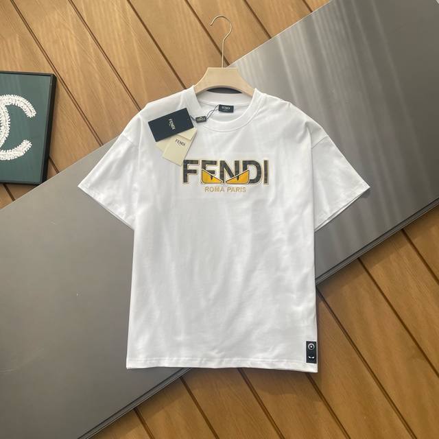 专柜还原顶级复刻版 芬迪Fendi 早春新款经典恶魔之眼男女同款纯棉圆领短袖T恤芬迪最具品牌识别度的恶魔之眼系列，每年必爆单品，本款恶魔之眼才用填充立体刺绣结合