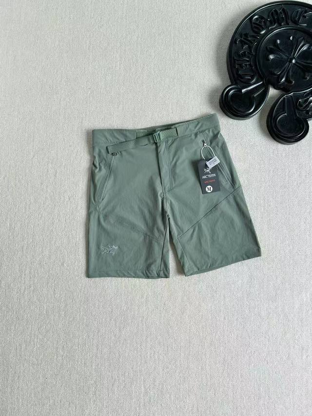 Arc‘Teryx 始祖鸟 夏季新款可调节腰带速干户外跑步徒步通勤功能短裤 轻薄耐磨，保持运动舒适性、科技面料，版型设计独特，更兼具了时尚性和功能性，立体剪裁，