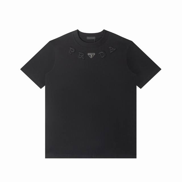 Prada 普拉达官网新款烧花字母经典三角铁标圆领短袖 280克纯棉双砂面料 所有面料均已提前做过缩水 品质第一 所见即所得 不会洗一次版型就有所变化的 区分市