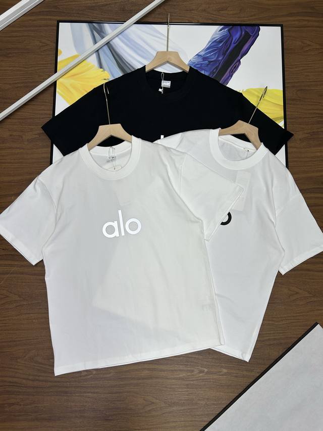 Alo男女情侣同款新款春夏纯棉印花宽松短袖圆领显瘦男女款慵懒感T恤 追求品质生活的你，Alo Yoga这件短袖T恤绝对是不二之选。精选优质纯棉，触感细腻，经过精