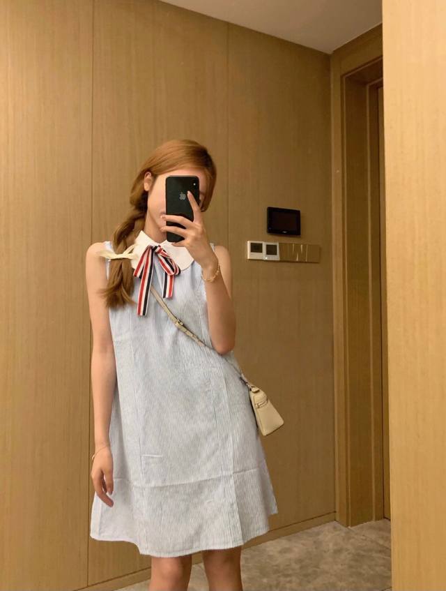 上新 高版本 Tb 海盐蓝娃娃裙 蓝条纹泡泡棉 自带肌理感～ 可咸可甜的连衣裙， 就是很多宝宝钟情这款， 都是个性有品位的猪猪女孩哈[让我看看][让我看看] S