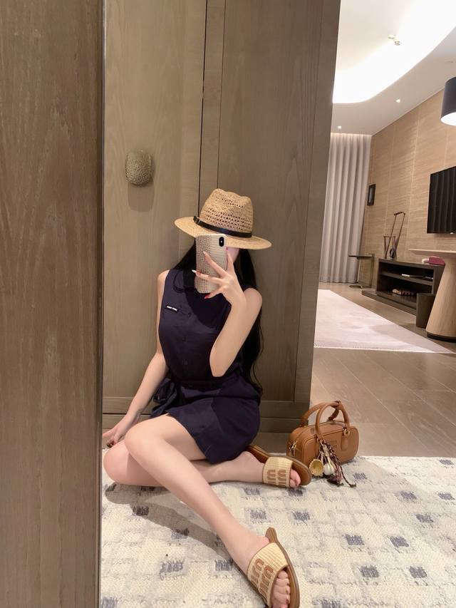 上新 Miumi* 缪缪 订制花边领子天丝棉连衣裙～～ 高级减龄！ 颜色：蓝色 白色 码数：S M L S码推荐： 80~ M码推荐： ～115 L 码推荐：