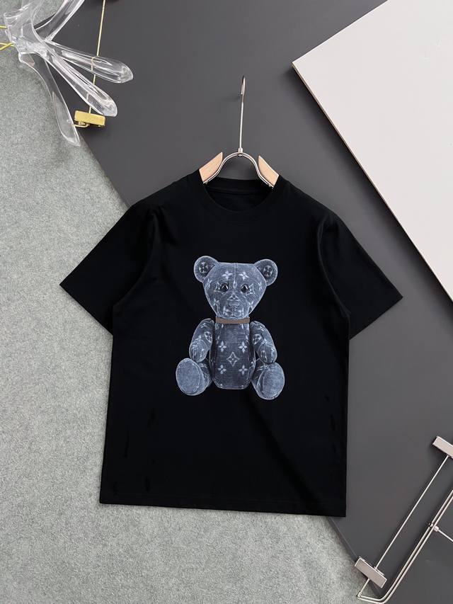 供 Louis Vuitton Lv 路易威登 夏季最新款小熊印花短袖T恤 原版面料 印花工艺 网红明星同款 采用高品质240G纯棉面料，定制螺纹领口，原单品质