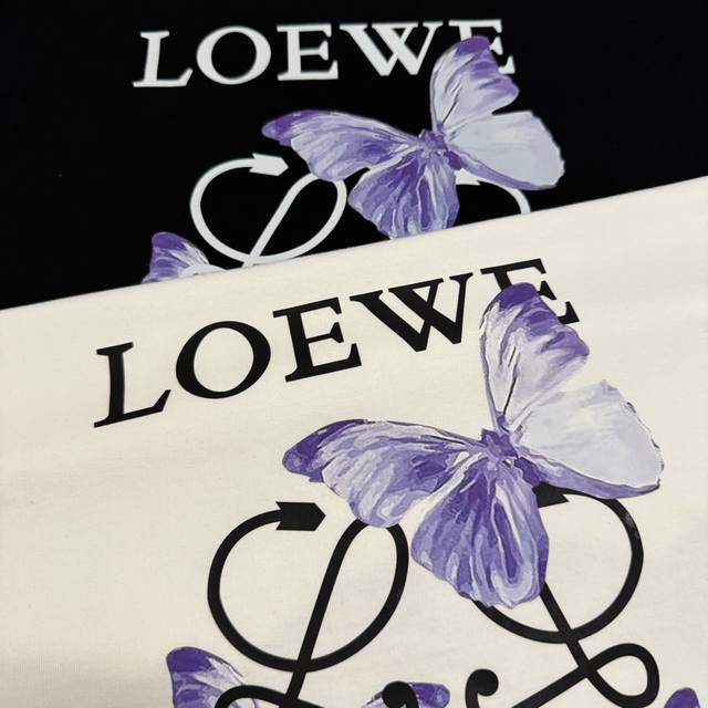 罗意威Loewe蝴蝶字母印花宽松情侣短袖 情侣同款 定织定染一致260G纯棉双纱面料 同缸零色差领口螺纹 四针六线工艺 面料舒适透气 机洗不变形 男女同款 颜色