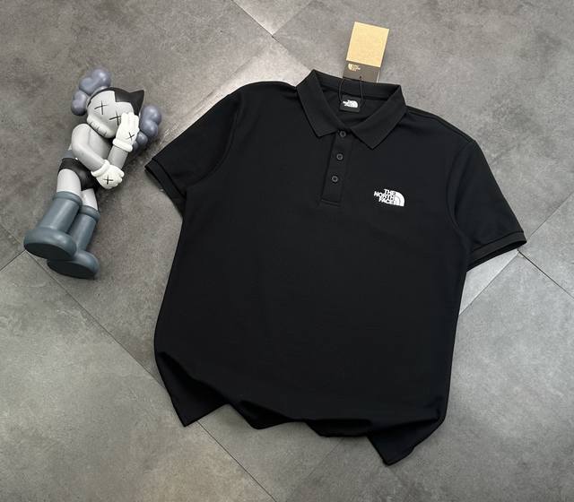 潮牌The North Face万针刺绣前胸后背北家情侣款男士Polo衫女士Polo衫商务Polo衫休闲Polo基础款。柜子秒售罄的经典款，一定入手。经典简约纯