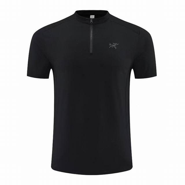 供 Arc'teryx 始祖鸟 反光Logo 夏季男士半拉链圆领重磅短袖T恤 如今热销的顶级流量款！秉承了吸湿速干、防晒的优秀运动功能性，穿着体感轻盈舒适，同时