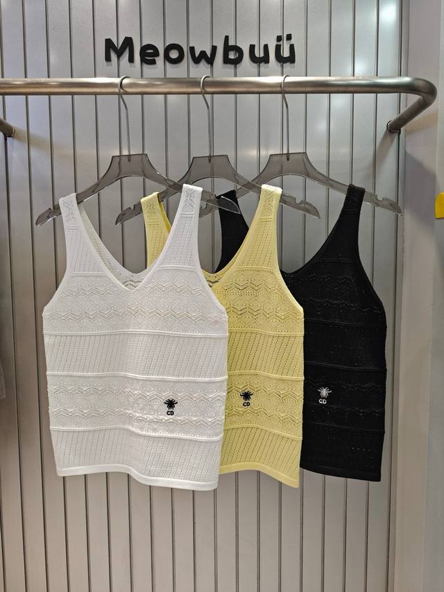 Dior迪奥Cd小蜜蜂刺绣V领针织背心 款号：25670106456 颜色：白色 黄色 黑色 尺码：均码 80- 斤
