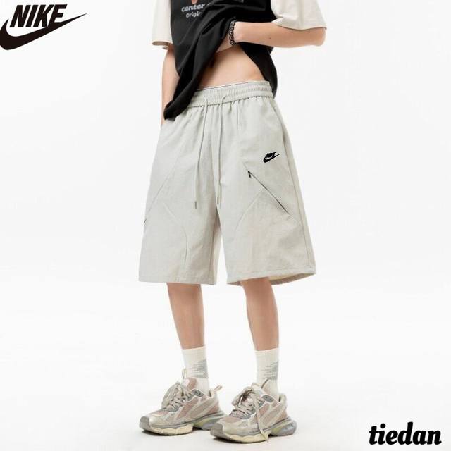 耐克Nike夏季新款，男女同款松紧腰薄款解构破缝拉链拼接美式休闲短裤，男士五分裤。休闲裤！ 无性别主义设计，解锁多元穿搭可能 男女同款剪裁打破性别界限，宽松直筒