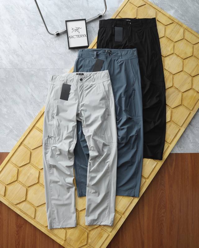Arc'teryx 始祖鸟户外软壳全压胶功能性速干三色机能刺绣款长裤 这是鸟高端Veilance商务高端系列，内部压胶工无缝拼接 集功能性，美观性和耐久性于一身