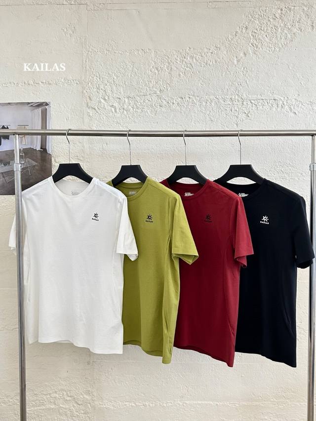 供 Kailas凯乐石速干情侣款短袖 超强速干功能T恤，适合跑山及高强度运动。 极速导汗 干爽不粘身 快速吸收、转移和蒸发皮肤汗液让肌肤接触面时刻干爽，出汗不粘