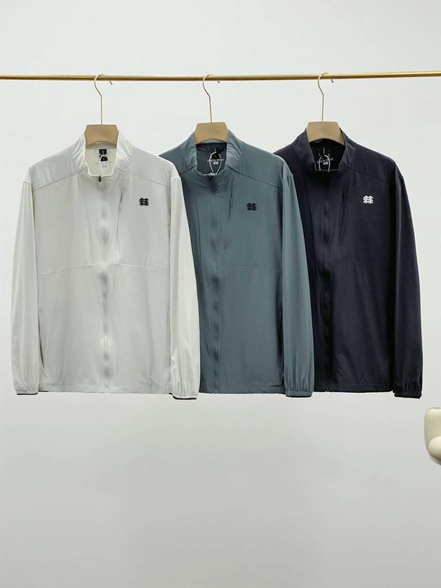 供 克隆 Kolonsport* 轻量凉感防晒衣情侣款专柜同款在售1390+ 采用功能性专业户外防晒型针织材料！ 88的锦纶和12的氨纶！ 有非常好的弹性和防水