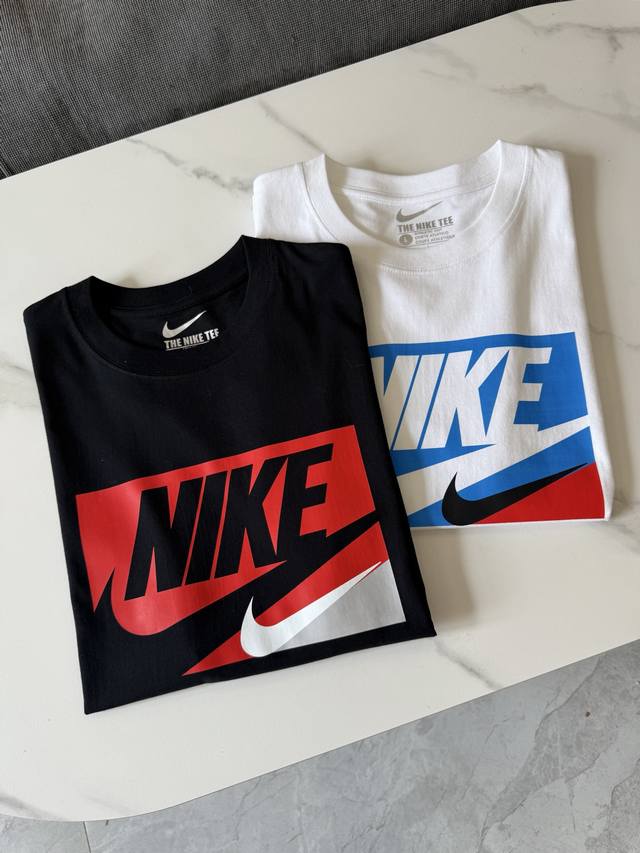 Nike 美式复古品牌字母Logo印花套头圆领透气短袖T恤 -面料采用260G双纱面料，达到透而不露的黄金平衡点，完美规避透视尴尬，成衣尺寸稳定，多次机洗仍能保