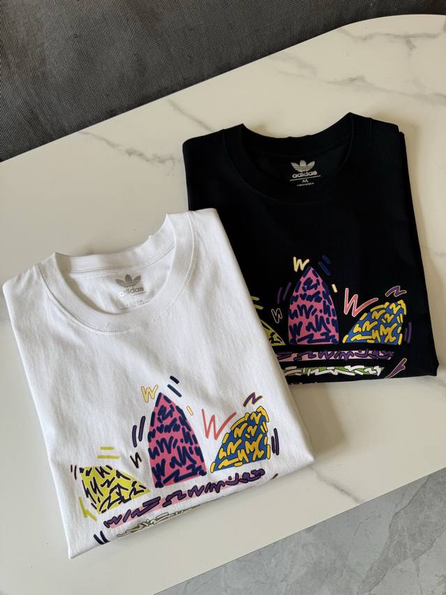 Adidas Originals 三叶草 大Logo字母圆领休闲复古足球运动风印花短袖T恤 -面料采用260G双纱面料，达到透而不露的黄金平衡点，完美规避透视尴
