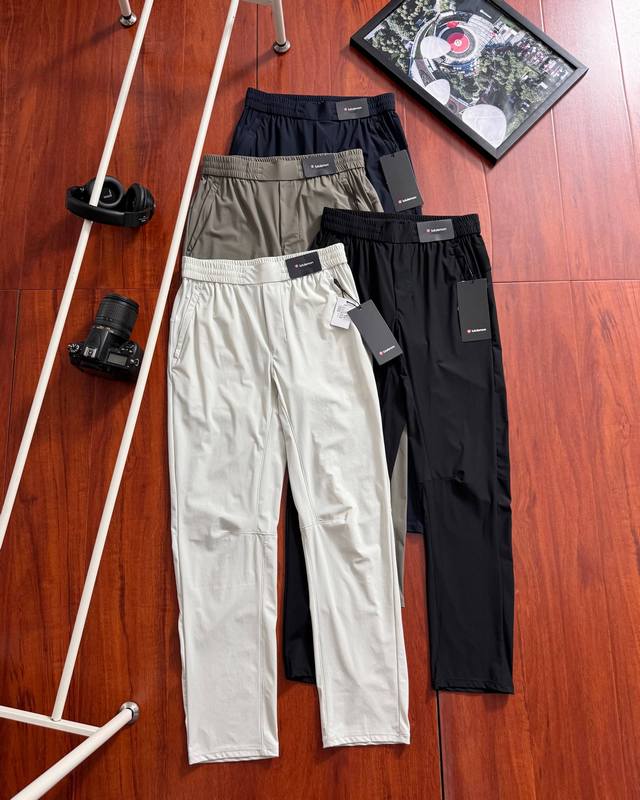 供 原单品质 Lululemon 露露男士夏季速干运动户外长裤，日常通勤穿搭，严选好货，Lululemon新款男士休闲运动长裤！直口经典时尚款，客供轻量化精编四
