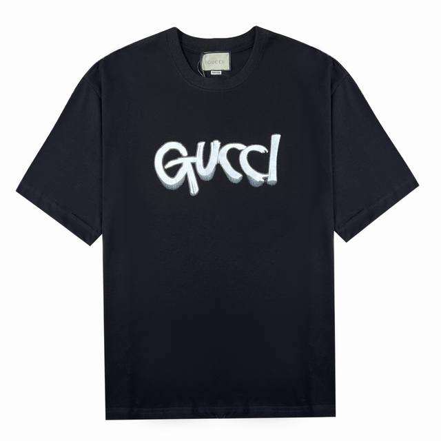 Gucci 古驰 Ss 字母 Logo 标识印花短袖 - 面料：240克双纱高密度纯棉面料 - 工艺: 整件衣服采用精密压花工艺 - 男女同款均可驾驭 - 尺码