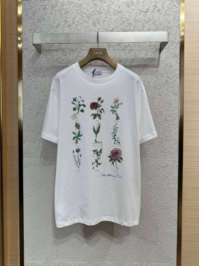 Dior迪奥花卉短袖T恤 面料：240克双纱高密度纯棉面料 - 工艺: 整件衣服采用精密压花工艺 - 男女同款均可驾驭 - 尺码： M L Xl Xxl 3Xl