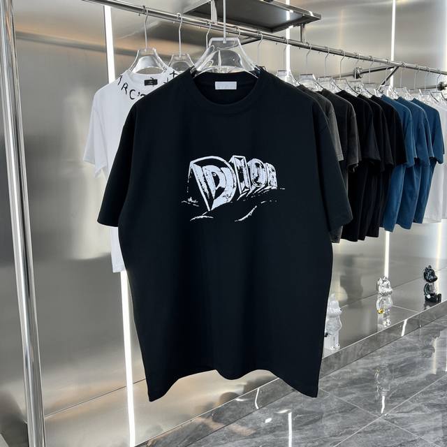 Dior 迪奥 经典Fall23 Tears系列 Logo涂鸦圆领短袖半袖T恤 面料：240克双纱高密度纯棉面料 - 工艺: 整件衣服采用精密压花工艺 - 男女