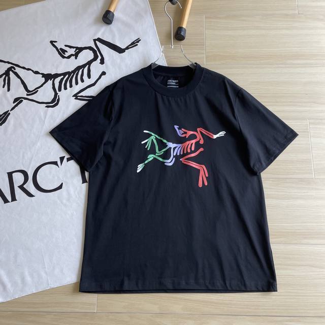 主图+细节 夏季渐变短袖Arc'teryx 始祖鸟 25Ss 新款彩色鸟渐变印花 宽松男女同款圆领纯棉短袖T恤 宽松版，330G全棉精梳棉，品质超赞 颜色 :